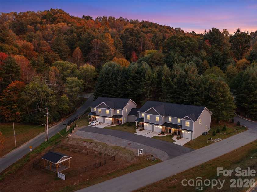 100 Red Twig Lane, Burnsville, NC 28714.  MLS# CAR4349465, YatesRealty ID 3154. 