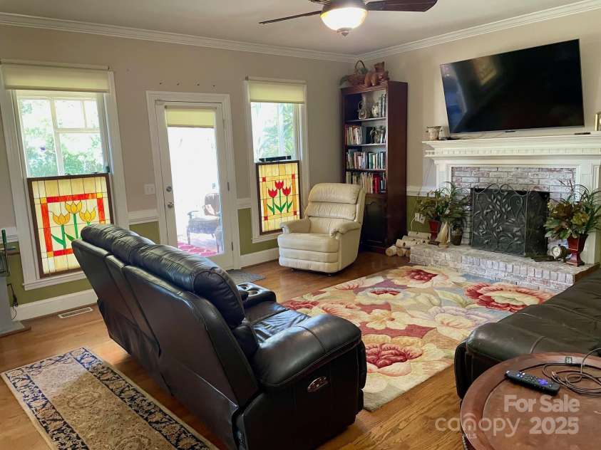 417 Oxford Road, Lexington, SC 29072.  MLS# CAR4324444, YatesRealty ID 3154. 