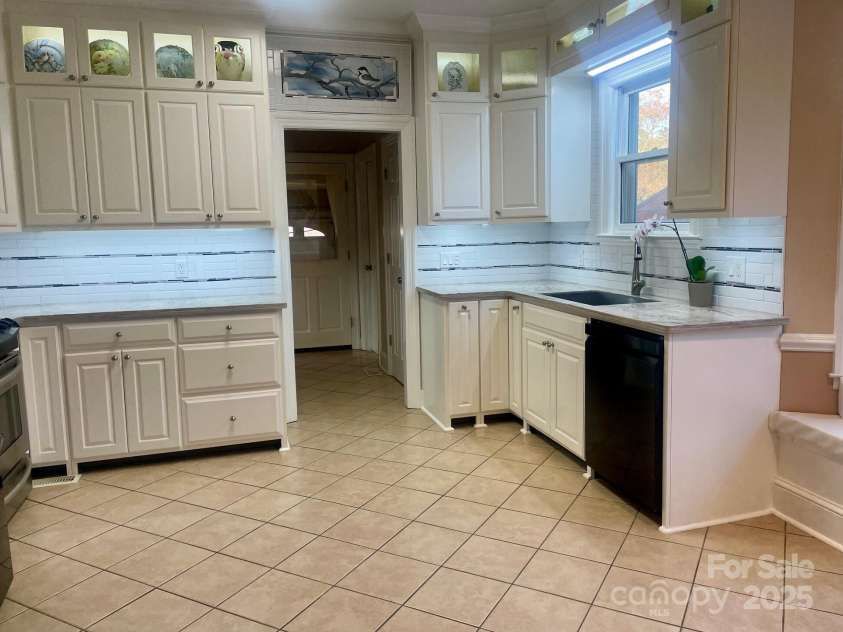 417 Oxford Road, Lexington, SC 29072.  MLS# CAR4324444, YatesRealty ID 3154. 