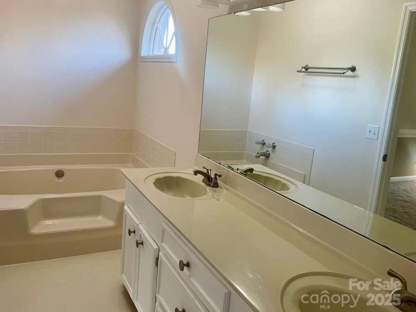 417 Oxford Road, Lexington, SC 29072.  MLS# CAR4324444, YatesRealty ID 3154. 