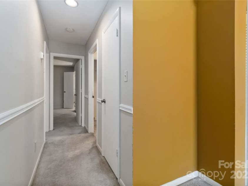 621 Pennwood Lane, Charlotte, NC 28215.  MLS# CAR4280982, YatesRealty ID 31540. 