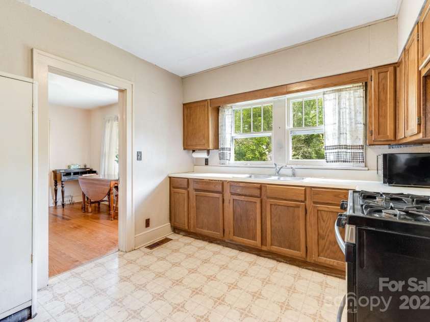 101 Eller Ford Road, Weaverville, NC 28787.  MLS# CAR4287431, YatesRealty ID 31543. 