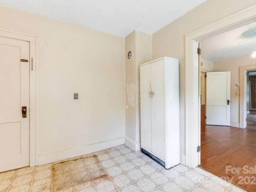 101 Eller Ford Road, Weaverville, NC 28787.  MLS# CAR4287431, YatesRealty ID 31543. 