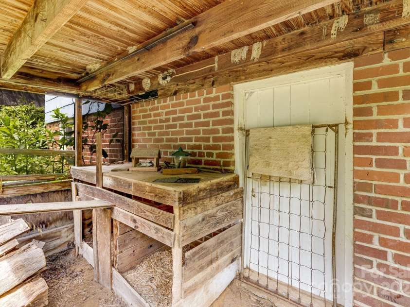 101 Eller Ford Road, Weaverville, NC 28787.  MLS# CAR4287431, YatesRealty ID 31543. 