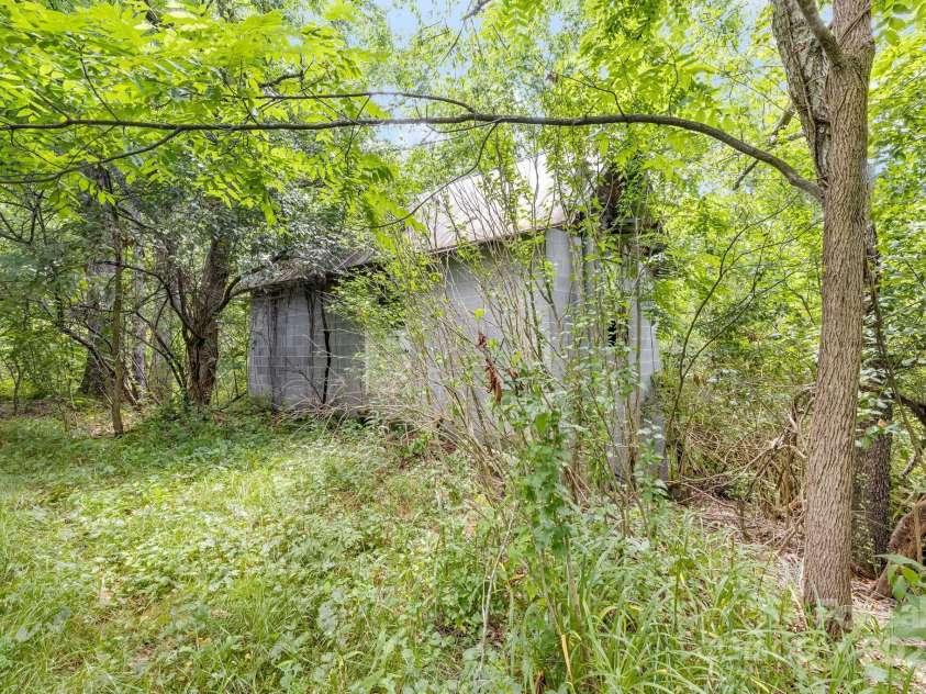 101 Eller Ford Road, Weaverville, NC 28787.  MLS# CAR4287431, YatesRealty ID 31543. Barn