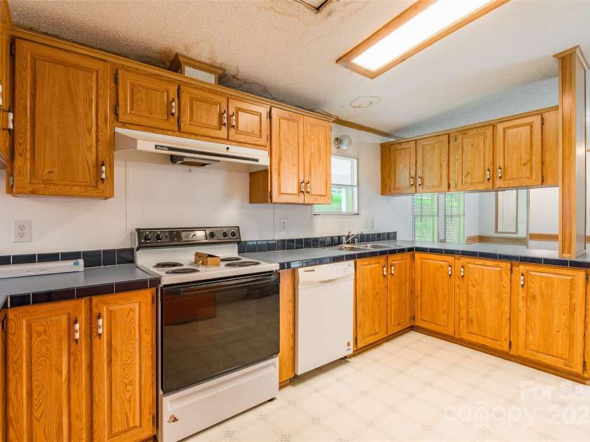 128 Scroggs Cemetery Road, Statesville, NC 28677.  MLS# CAR4284452, YatesRealty ID 31546. 