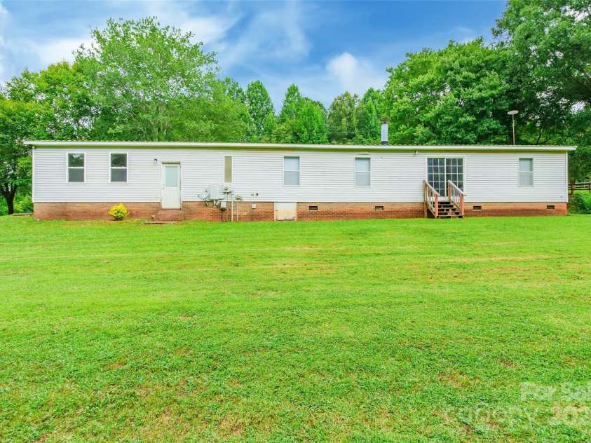 128 Scroggs Cemetery Road, Statesville, NC 28677.  MLS# CAR4284452, YatesRealty ID 31546. 