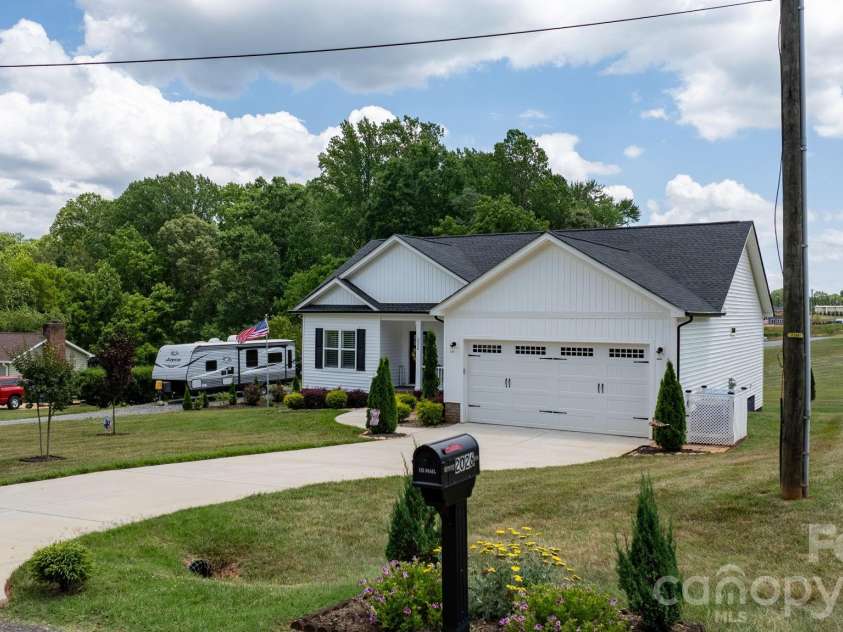 2026 Crestdale Lane, Newton, NC 28658.  MLS# CAR4395629, YatesRealty ID 31546. 