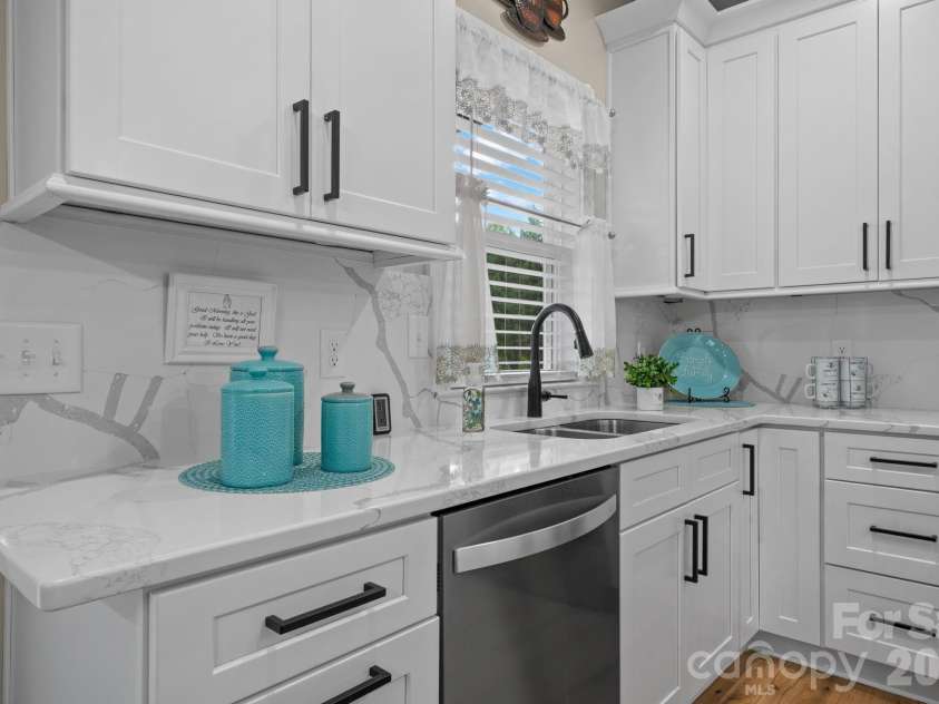2026 Crestdale Lane, Newton, NC 28658.  MLS# CAR4395629, YatesRealty ID 31546. Kitchen