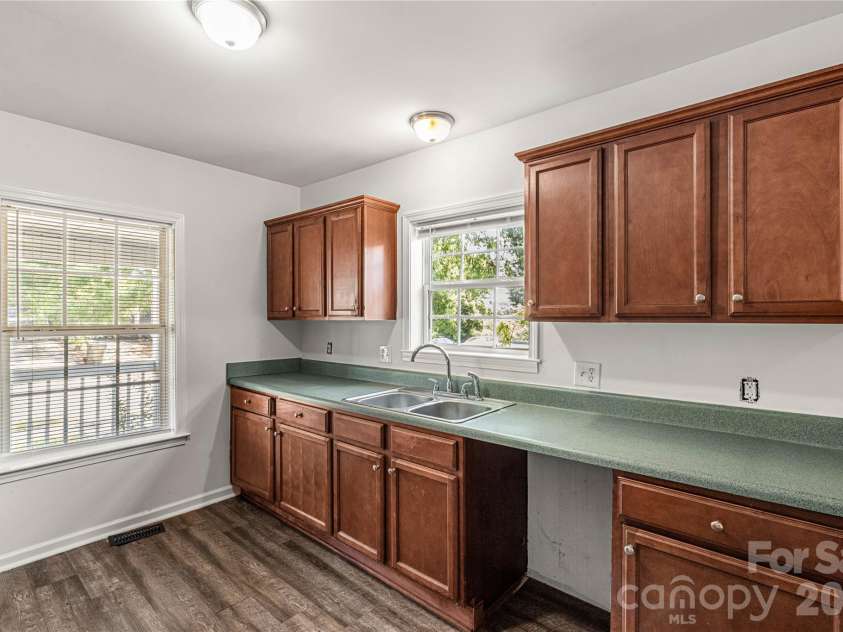668 Izard Street, Rock Hill, SC 29730.  MLS# CAR4395294, YatesRealty ID 31547. 