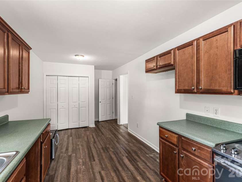 668 Izard Street, Rock Hill, SC 29730.  MLS# CAR4395294, YatesRealty ID 31547. 