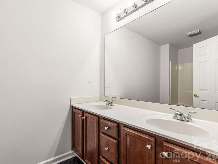 668 Izard Street, Rock Hill, SC 29730.  MLS# CAR4395294, YatesRealty ID 31547. 