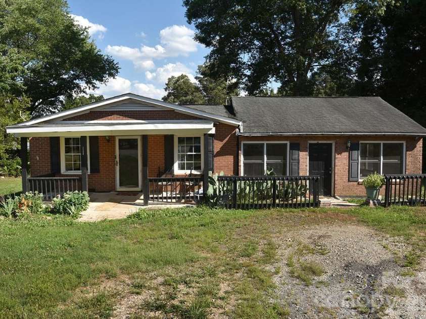 3560 Dogwood Court, Salisbury, NC 28144.  MLS# CAR4395533, YatesRealty ID 31548. 