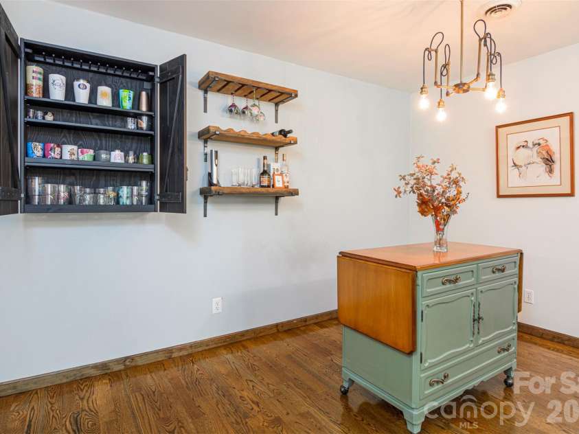461 Britton Creek Drive, Hendersonville, NC 28791.  MLS# CAR4395231, YatesRealty ID 31549. 