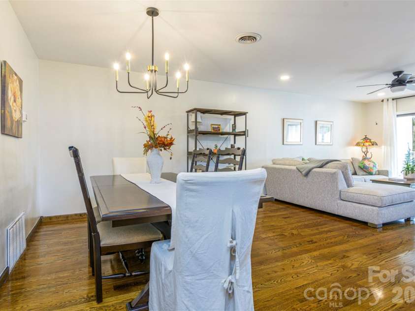 461 Britton Creek Drive, Hendersonville, NC 28791.  MLS# CAR4395231, YatesRealty ID 31549. 