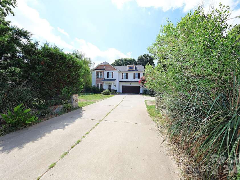 9718 E W T HARRIS Boulevard, Charlotte, NC 28227.  MLS# CAR4280306, YatesRealty ID 31549. 