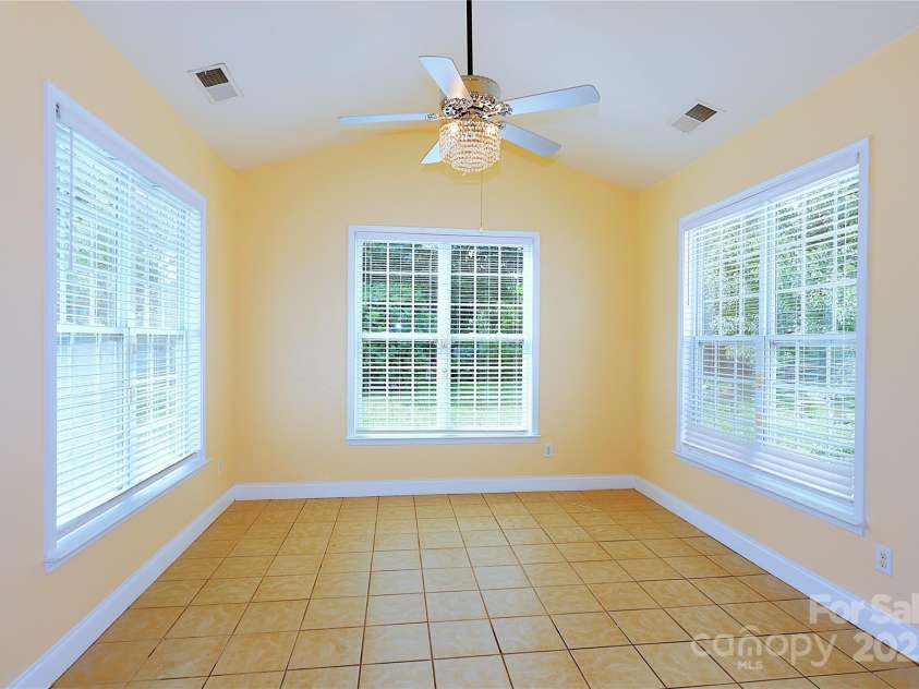 9718 E W T HARRIS Boulevard, Charlotte, NC 28227.  MLS# CAR4280306, YatesRealty ID 31549. 