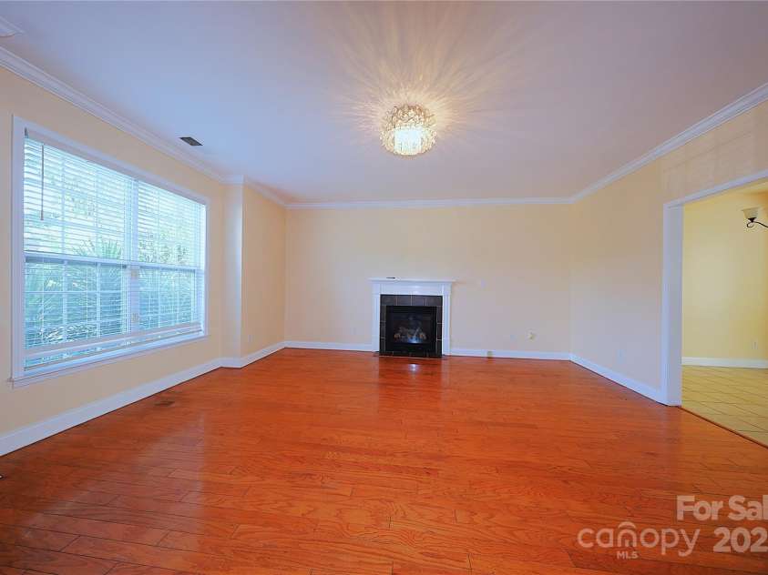 9718 E W T HARRIS Boulevard, Charlotte, NC 28227.  MLS# CAR4280306, YatesRealty ID 31549. 