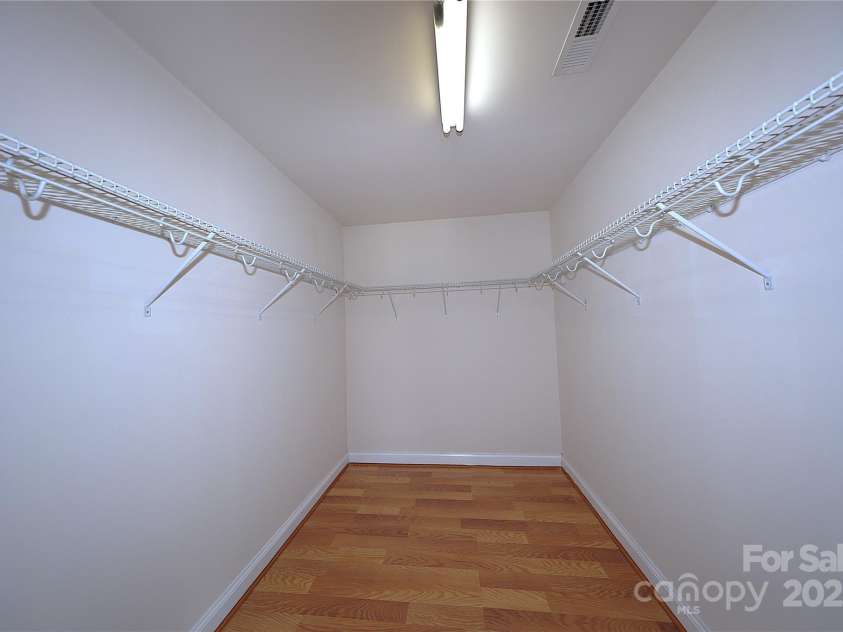 9718 E W T HARRIS Boulevard, Charlotte, NC 28227.  MLS# CAR4280306, YatesRealty ID 31549. 