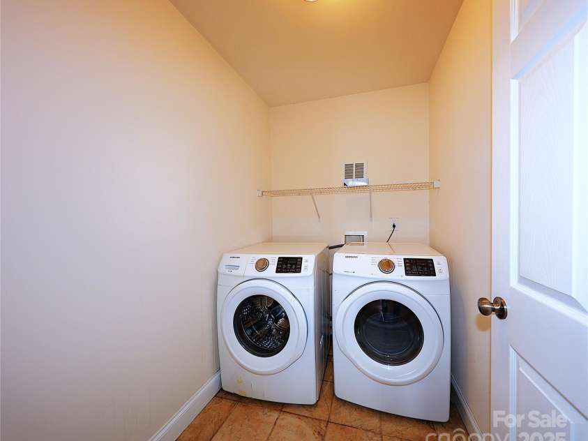 9718 E W T HARRIS Boulevard, Charlotte, NC 28227.  MLS# CAR4280306, YatesRealty ID 31549. 