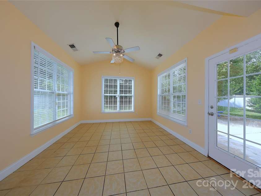 9718 E W T HARRIS Boulevard, Charlotte, NC 28227.  MLS# CAR4280306, YatesRealty ID 31549. 