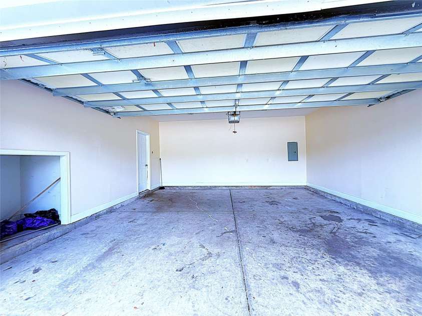 9718 E W T HARRIS Boulevard, Charlotte, NC 28227.  MLS# CAR4280306, YatesRealty ID 31549. 