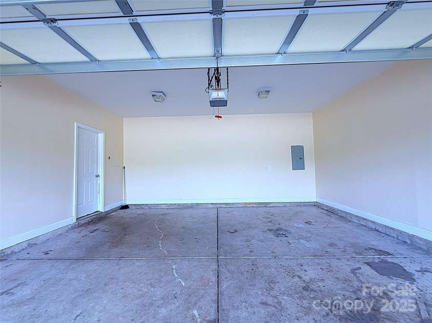 9718 E W T HARRIS Boulevard, Charlotte, NC 28227.  MLS# CAR4280306, YatesRealty ID 31549. 