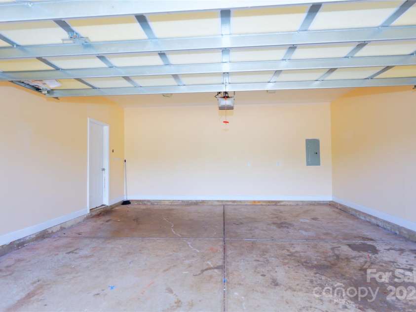 9718 E W T HARRIS Boulevard, Charlotte, NC 28227.  MLS# CAR4280306, YatesRealty ID 31549. 