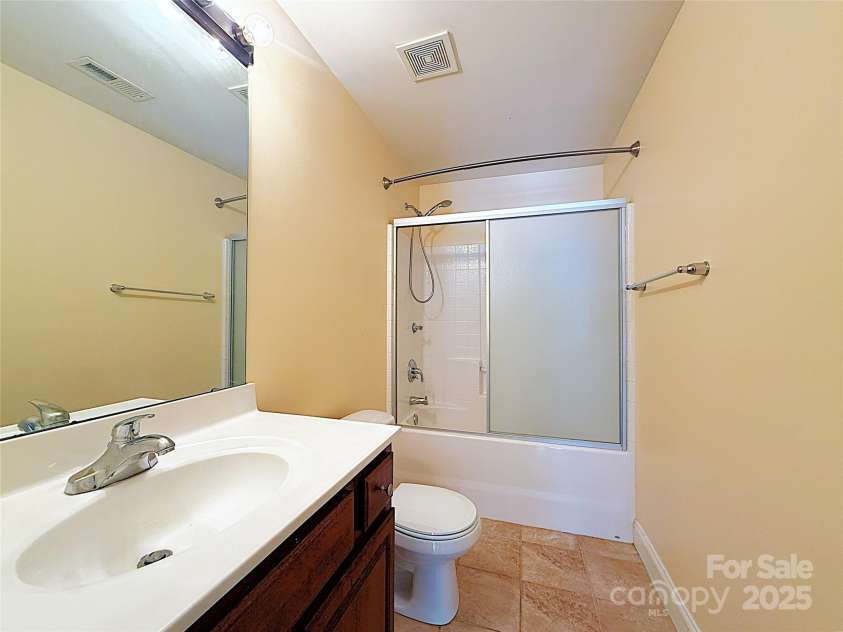 9718 E W T HARRIS Boulevard, Charlotte, NC 28227.  MLS# CAR4280306, YatesRealty ID 31549. 