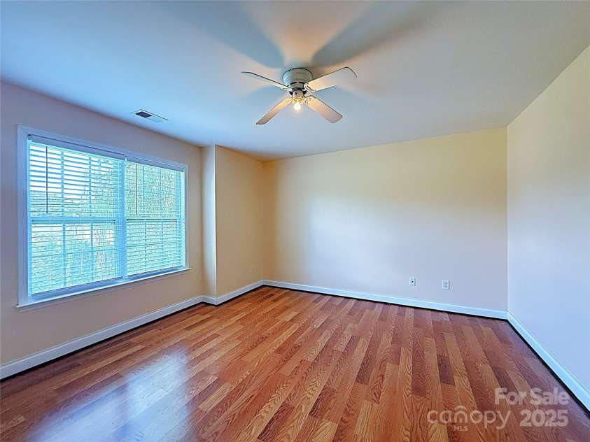 9718 E W T HARRIS Boulevard, Charlotte, NC 28227.  MLS# CAR4280306, YatesRealty ID 31549. 
