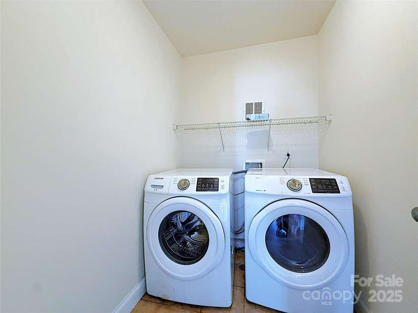 9718 E W T HARRIS Boulevard, Charlotte, NC 28227.  MLS# CAR4280306, YatesRealty ID 31549. 