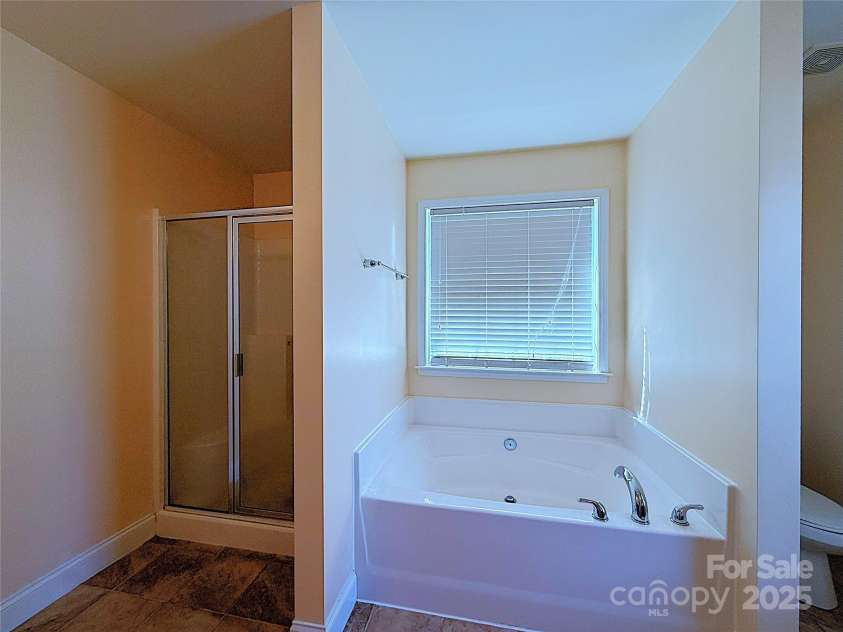 9718 E W T HARRIS Boulevard, Charlotte, NC 28227.  MLS# CAR4280306, YatesRealty ID 31549. 