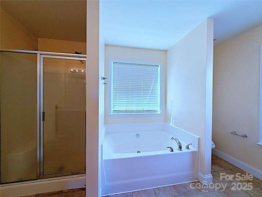 9718 E W T HARRIS Boulevard, Charlotte, NC 28227.  MLS# CAR4280306, YatesRealty ID 31549. 