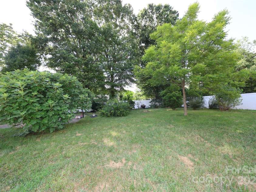 9718 E W T HARRIS Boulevard, Charlotte, NC 28227.  MLS# CAR4280306, YatesRealty ID 31549. 