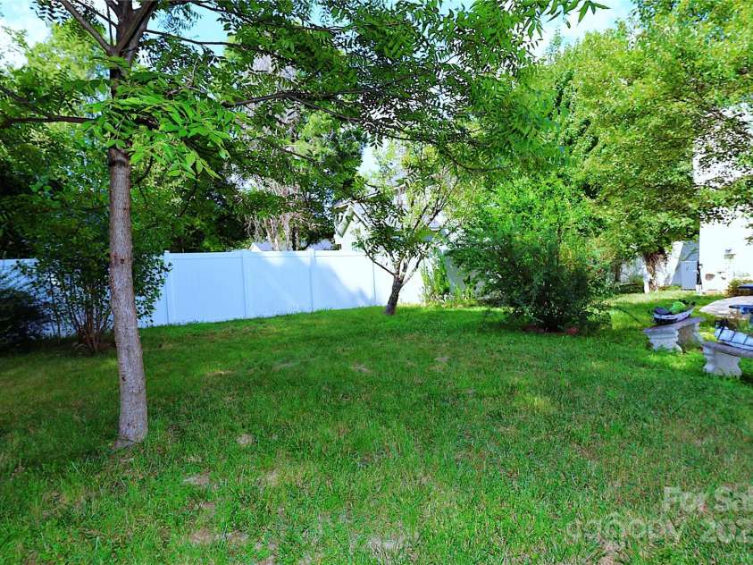 9718 E W T HARRIS Boulevard, Charlotte, NC 28227.  MLS# CAR4280306, YatesRealty ID 31549. 