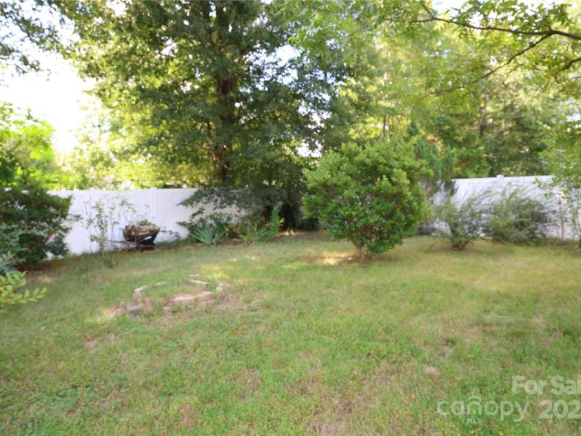 9718 E W T HARRIS Boulevard, Charlotte, NC 28227.  MLS# CAR4280306, YatesRealty ID 31549. 