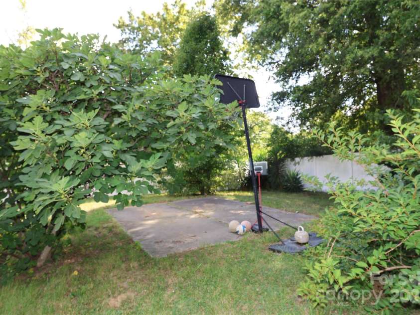 9718 E W T HARRIS Boulevard, Charlotte, NC 28227.  MLS# CAR4280306, YatesRealty ID 31549. 
