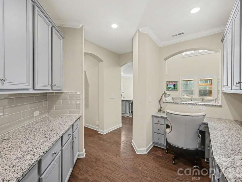 127 Smithfield Drive, Charlotte, NC 28270.  MLS# CAR4353148, YatesRealty ID 3155. 