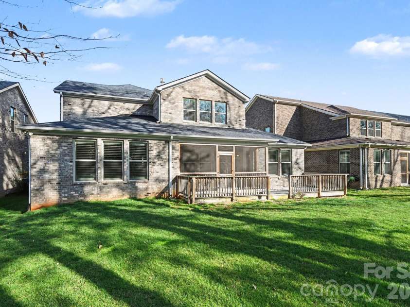 127 Smithfield Drive, Charlotte, NC 28270.  MLS# CAR4353148, YatesRealty ID 3155. 