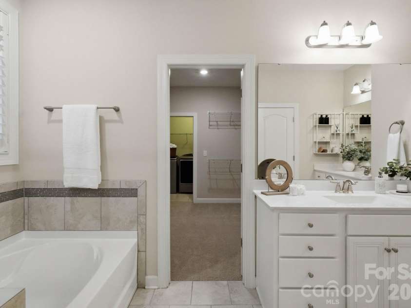127 Smithfield Drive, Charlotte, NC 28270.  MLS# CAR4414064, YatesRealty ID 3155. 