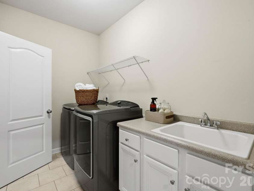 127 Smithfield Drive, Charlotte, NC 28270.  MLS# CAR4414064, YatesRealty ID 3155. 