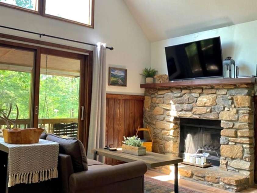 637 Raven Boulevard, Lake Lure, NC 28746.  MLS# CAR4280848, YatesRealty ID 31551. 