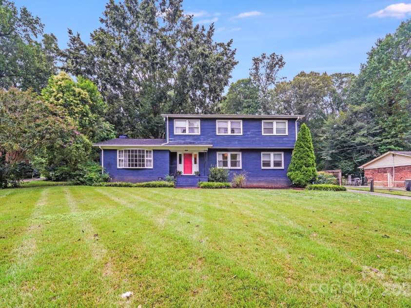 6832 April Lane, Charlotte, NC 28215.  MLS# CAR4289704, YatesRealty ID 31552. 