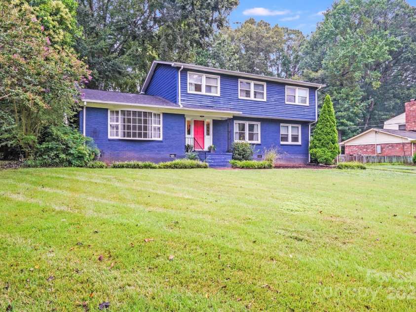 6832 April Lane, Charlotte, NC 28215.  MLS# CAR4289704, YatesRealty ID 31552. 