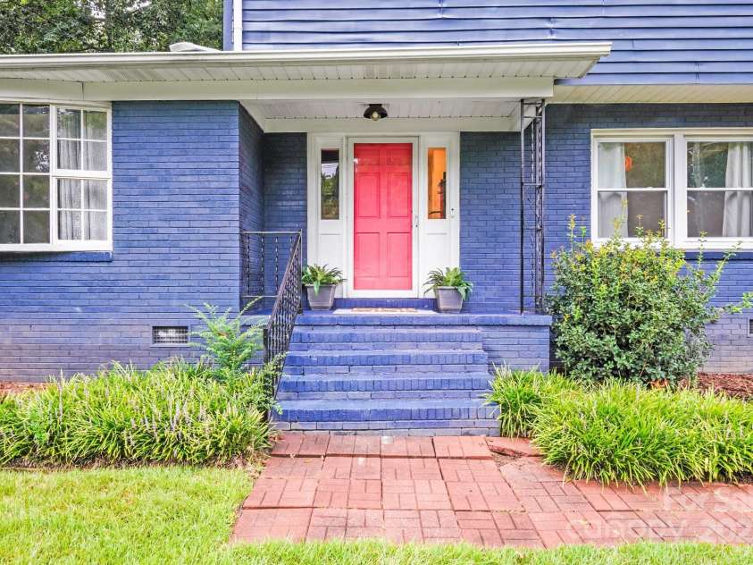 6832 April Lane, Charlotte, NC 28215.  MLS# CAR4289704, YatesRealty ID 31552. 