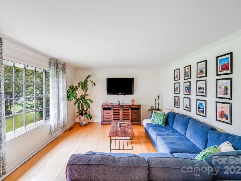 6832 April Lane, Charlotte, NC 28215.  MLS# CAR4289704, YatesRealty ID 31552. 