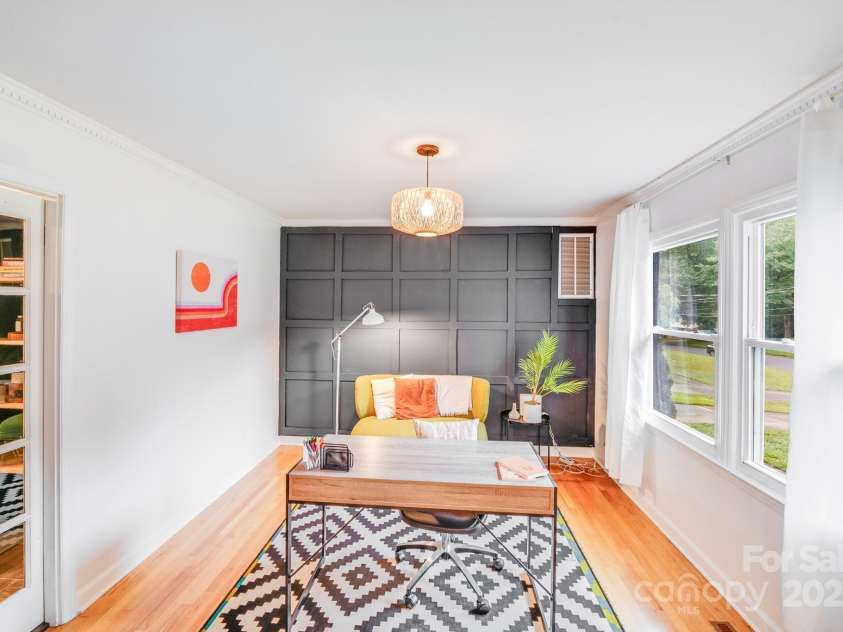 6832 April Lane, Charlotte, NC 28215.  MLS# CAR4289704, YatesRealty ID 31552. 