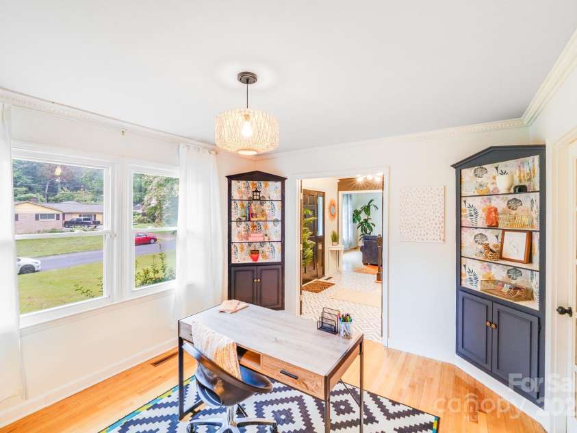 6832 April Lane, Charlotte, NC 28215.  MLS# CAR4289704, YatesRealty ID 31552. 