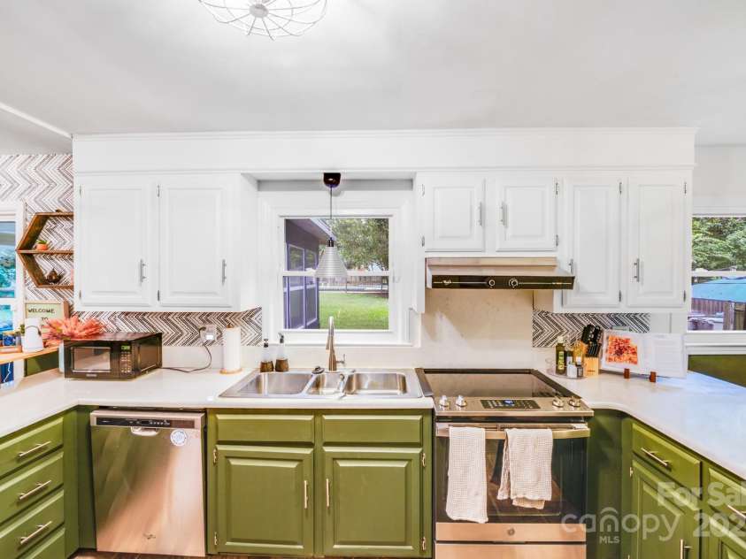 6832 April Lane, Charlotte, NC 28215.  MLS# CAR4289704, YatesRealty ID 31552. 