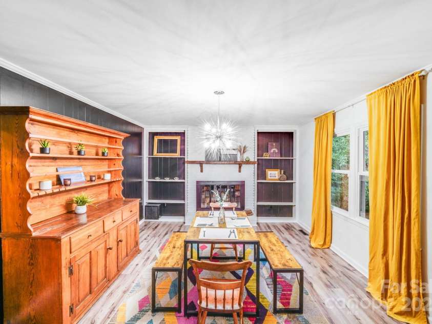 6832 April Lane, Charlotte, NC 28215.  MLS# CAR4289704, YatesRealty ID 31552. 